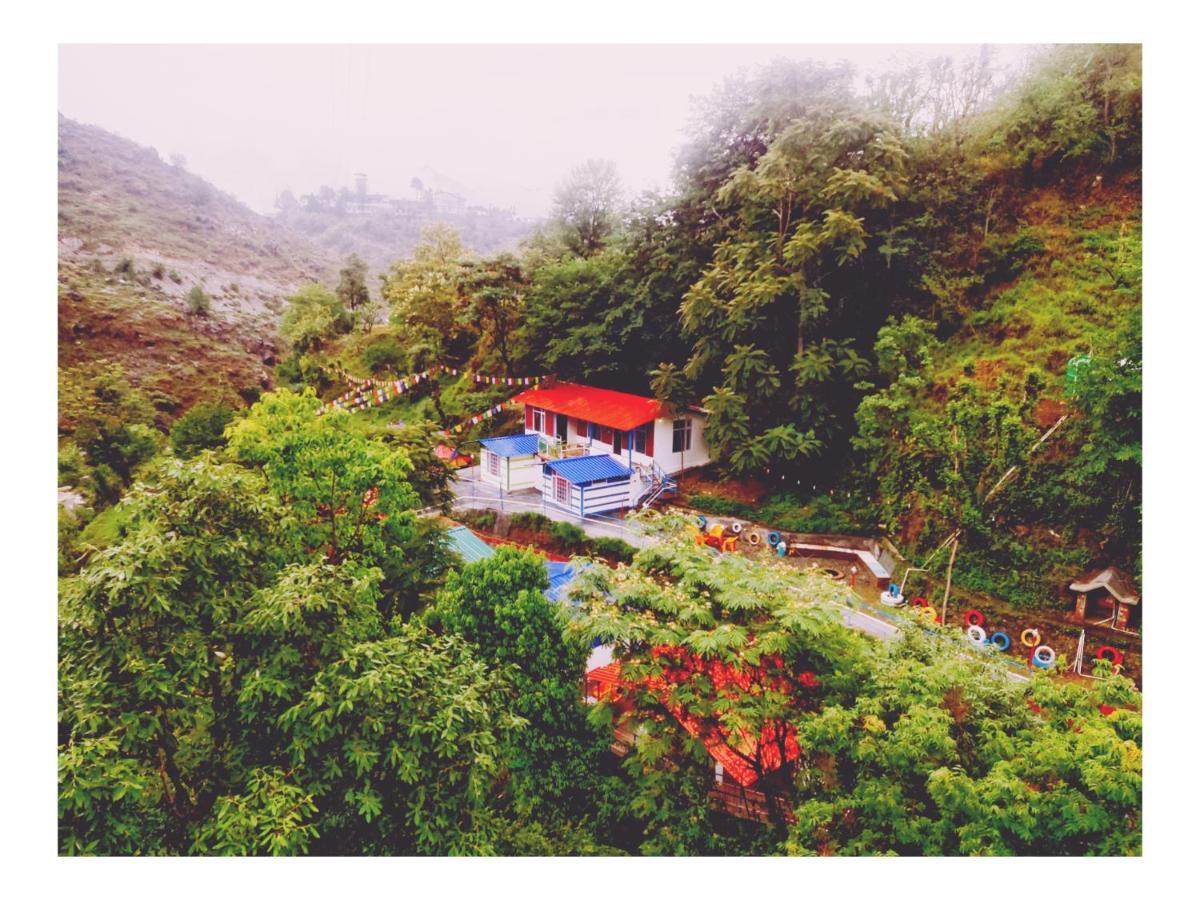 The Stream Side Hostel Массури Экстерьер фото