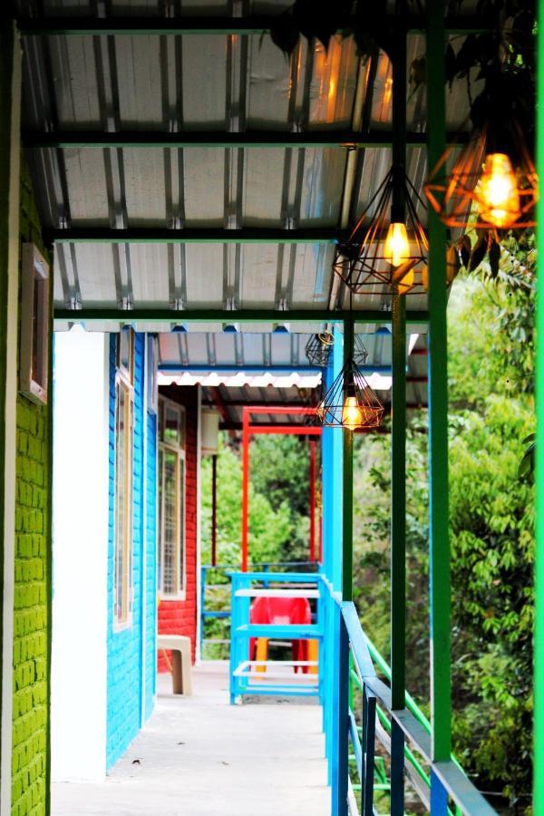 The Stream Side Hostel Массури Экстерьер фото
